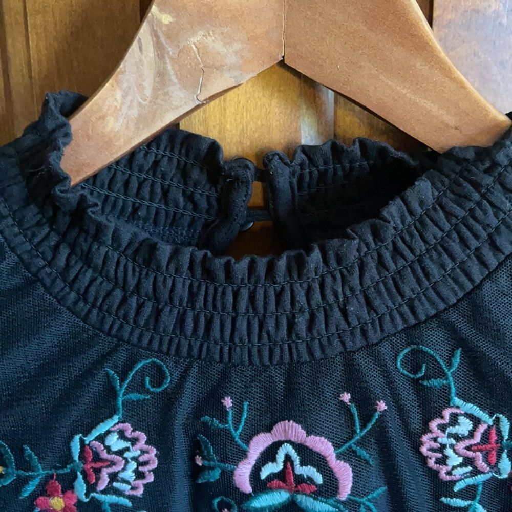 Embroidered top - Picture 4 of 7